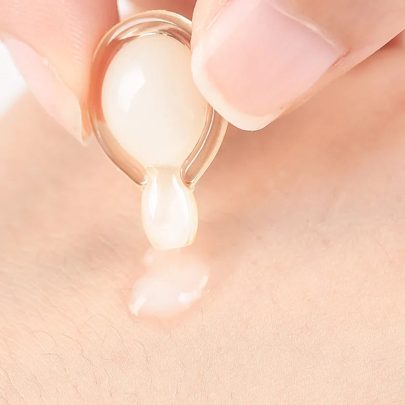 The Texture Is Light and Translucent, Delicate and Smooth, Moisturizes the Skin, Makes It Delicate and Hydrated, Firm and Hydrated, Reduces Fine Lines, Gives Skin Elasticity, and Presents a Youthful and Beautiful Complexion.